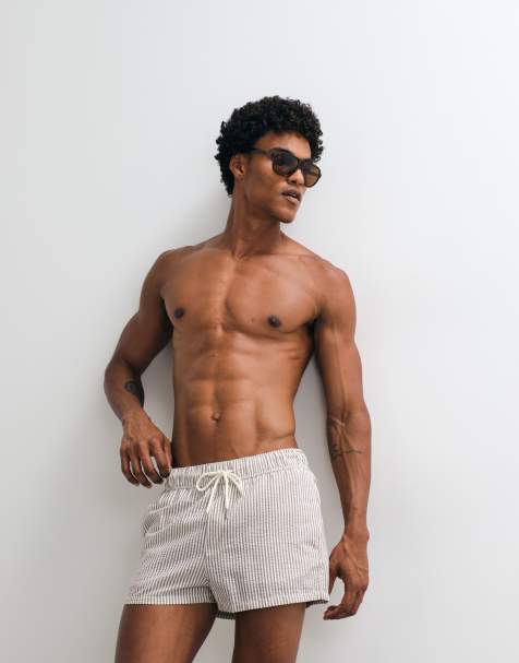ASOS DESIGN – Sehr kurze Badeshorts aus Seersucker in gestreiftem Braun - view 1