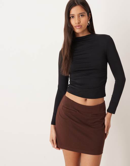 ASOS DESIGN – Sehr kurzer Minirock aus Ponte in Schokobraun mit Taschendetail, 2 von 5