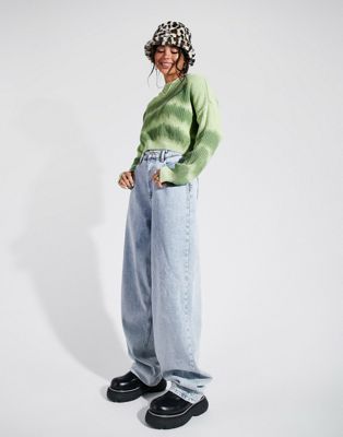 ASOS DESIGN – Sehr lässige Mom-Jeans mit hohem Bund in heller Waschung-Blau