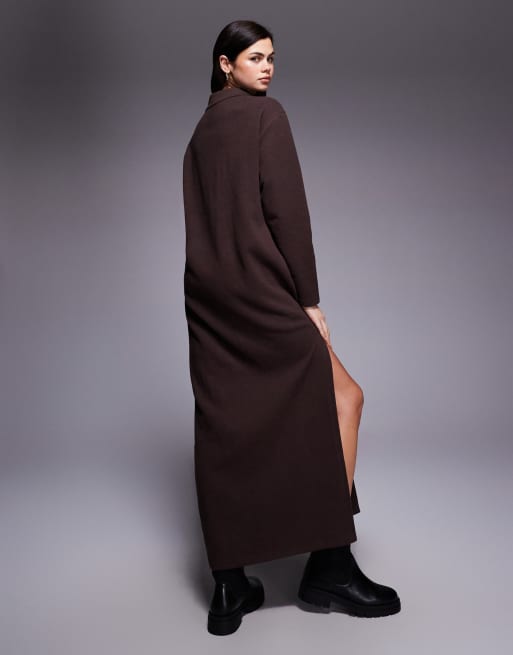 ASOS DESIGN – Sehr weiches Midi-Polokleid in Braun mit V-Ausschnitt, 2 von 4