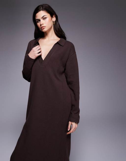 ASOS DESIGN – Sehr weiches Midi-Polokleid in Braun mit V-Ausschnitt, 4 von 4