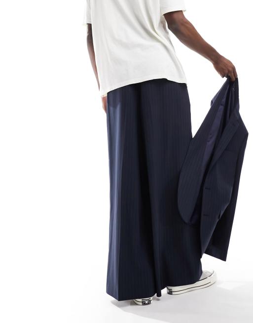 ASOS DESIGN – Sehr weit geschnittene Anzughose in Marineblau mit Nadelstreifen, 5 von 5