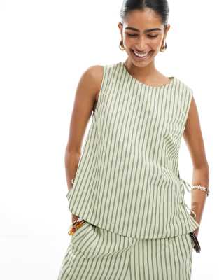 ASOS DESIGN - Seitlich gebundenes, kastiges Oberteil aus Seersucker in Khaki mit Streifen, Kombiteil-Grün
