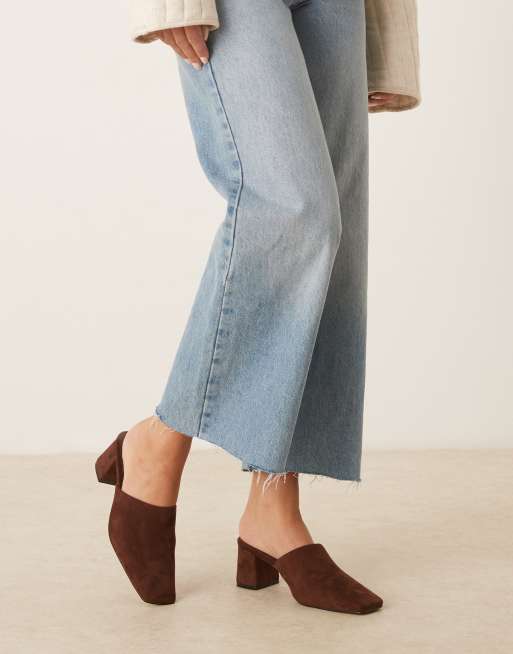 ASOS DESIGN – Selena – Chokladbruna mules i mockaimitation med halvhög klack, 2 av 4