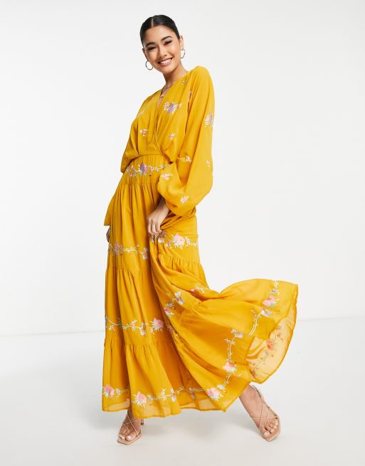 ASOS DESIGN – Senapsgul, panelsydd miniklänning i 70-talsstil med broderi