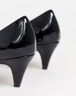 black patent leather kitten heel pumps