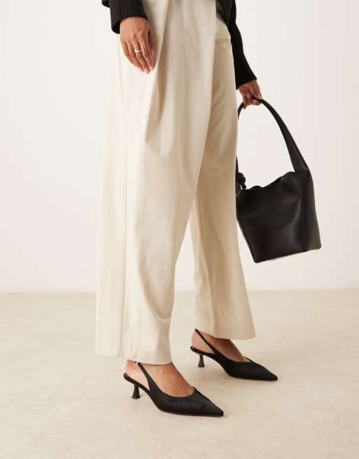 ASOS DESIGN – Serenity – Geraffte Slingback-Schuhe in Schwarz mit Kitten-Absatz, 2 von 4