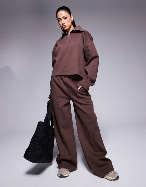 ASOS DESIGN – Set aus Jogginghose mit weitem Bein und Sweatshirt in Schokoladenbraun