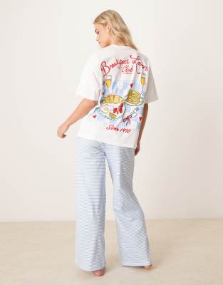 ASOS DESIGN - Set aus Oversize-T-Shirt und Hose mit weitem Bein und „Breakfast Lovers"-Print-Weiß