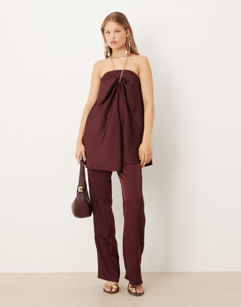 ASOS DESIGN – Set aus Satin in Pflaume mit Neckholder-Oberteil mit goldfarbener Kette und Hose - view 1