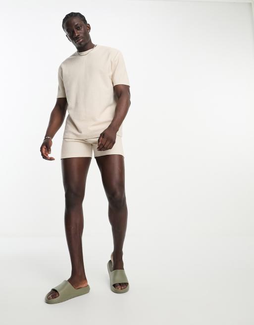 ASOS DESIGN - Set con T-shirt comoda e pantaloncini beige con cuciture