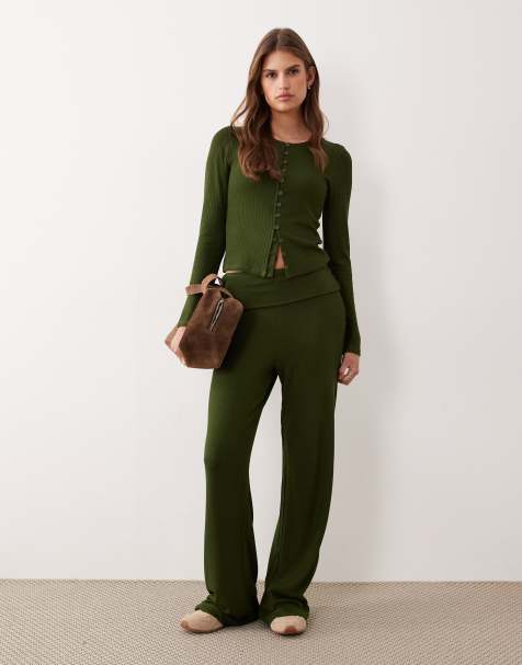 ASOS DESIGN – Set in dunklem Olivgrün, bestehend aus Strickjacke und Hose - view 1