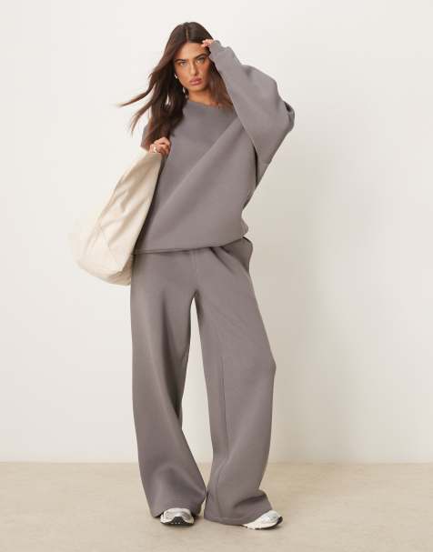 ASOS DESIGN – Set in Grau, aus schulterfreiem Sweatshirt und Jogginghose - view 1