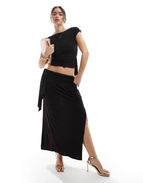 ASOS DESIGN – Set in Schokobraun, aus drapiertem Oberteil mit verdrehter Rückseite und Maxirock - view 1