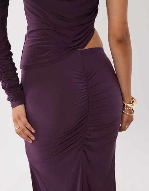 ASOS DESIGN set maxikjol i slinky med rynkad detalj bak i lila, 3 av 5