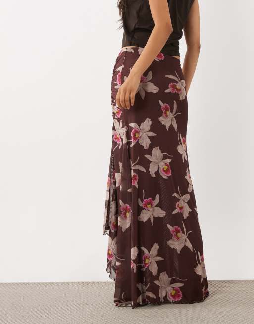 ASOS DESIGN set med mönstrad meshmaxikjol med slits och asymmetrisk fåll i brun blommig, 4 av 5
