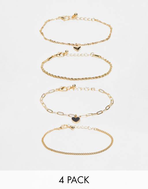 ASOS DESIGN – Set mit 4 goldfarbenen Armbändern mit Anhängern in Herzoptik