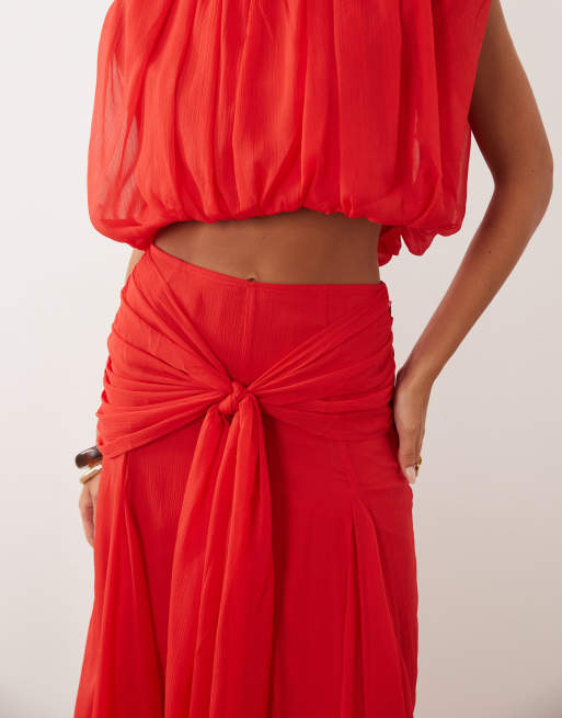ASOS DESIGN – Set mit Chiffon-Maxirock in Rot mit Drapierung, 4 von 5
