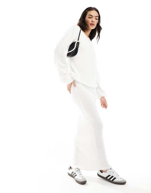 ASOS DESIGN – Set mit flauschigem Maxirock in Ecru
