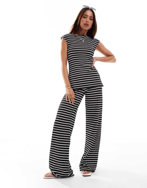 ASOS DESIGN – Set mit Oversize-Tanktop und Hose in Schwarz gestreift