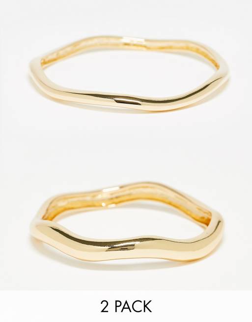 ASOS DESIGN - Set van 2 armbanden met golvend ontwerp in goudkleur
