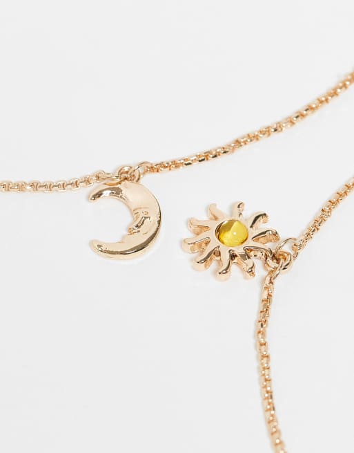 ASOS DESIGN - Set van 2 armbanden met zon- en maanhangers in goud, 2 van 3