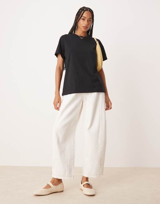ASOS DESIGN - Set van 2 regular-fit T-shirts met ronde hals in zwart en wit, 2 van 4