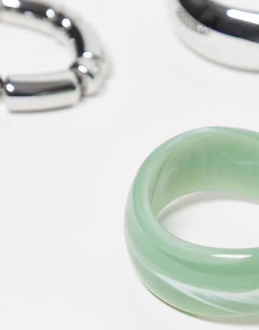 ASOS DESIGN - Set van 3 armbanden in mix van groen hars en zilverkleur, 2 van 3