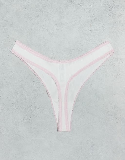 ASOS DESIGN - Set van 3 hooguitgesneden gestreepte strings met kanten hartjesafwerking en borduursels, 2 van 3