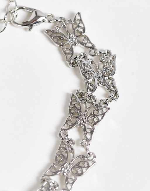 ASOS DESIGN - Set van 4 armbanden met vlinderhangertjes in zilverkleur, 2 van 4