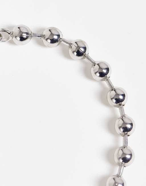 ASOS DESIGN - Set van 4 armbanden met vlinderhangertjes in zilverkleur, 4 van 4