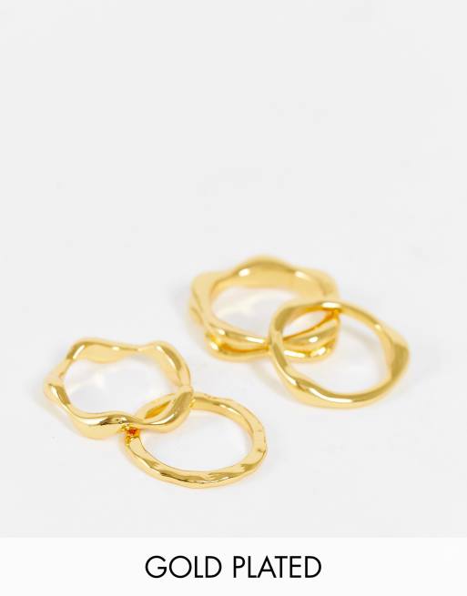 ASOS DESIGN - Set van 4 ringen verguld met 14k goud in gesmolten, golvende vormen