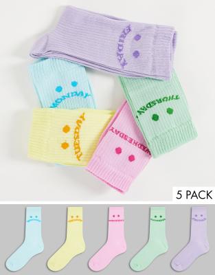 ASOS DESIGN - Set van 5 paar geribbelde, kuithoge sokken met de dagen van de week in pasteltinten