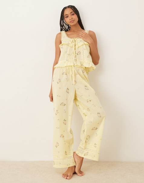 ASOS DESIGN - Set van cami met ruches en knoopsluiting en broek set met fijne print in citroengeel - view 1