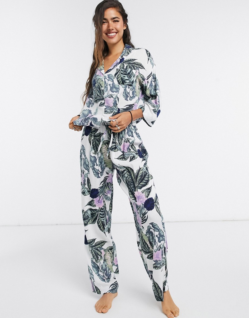 ASOS DESIGN - Set van pyjamajasje en -broek met tropische print in groen/paars-Multi