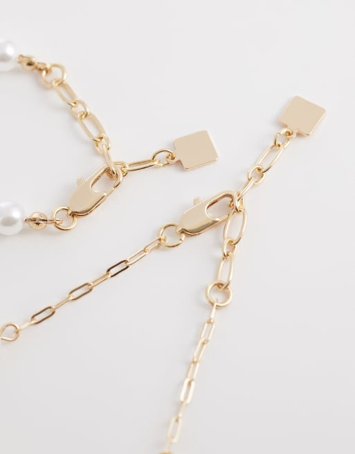 ASOS DESIGN - Set van twee armbanden met imitatieparels in goudkleur, 3 van 3