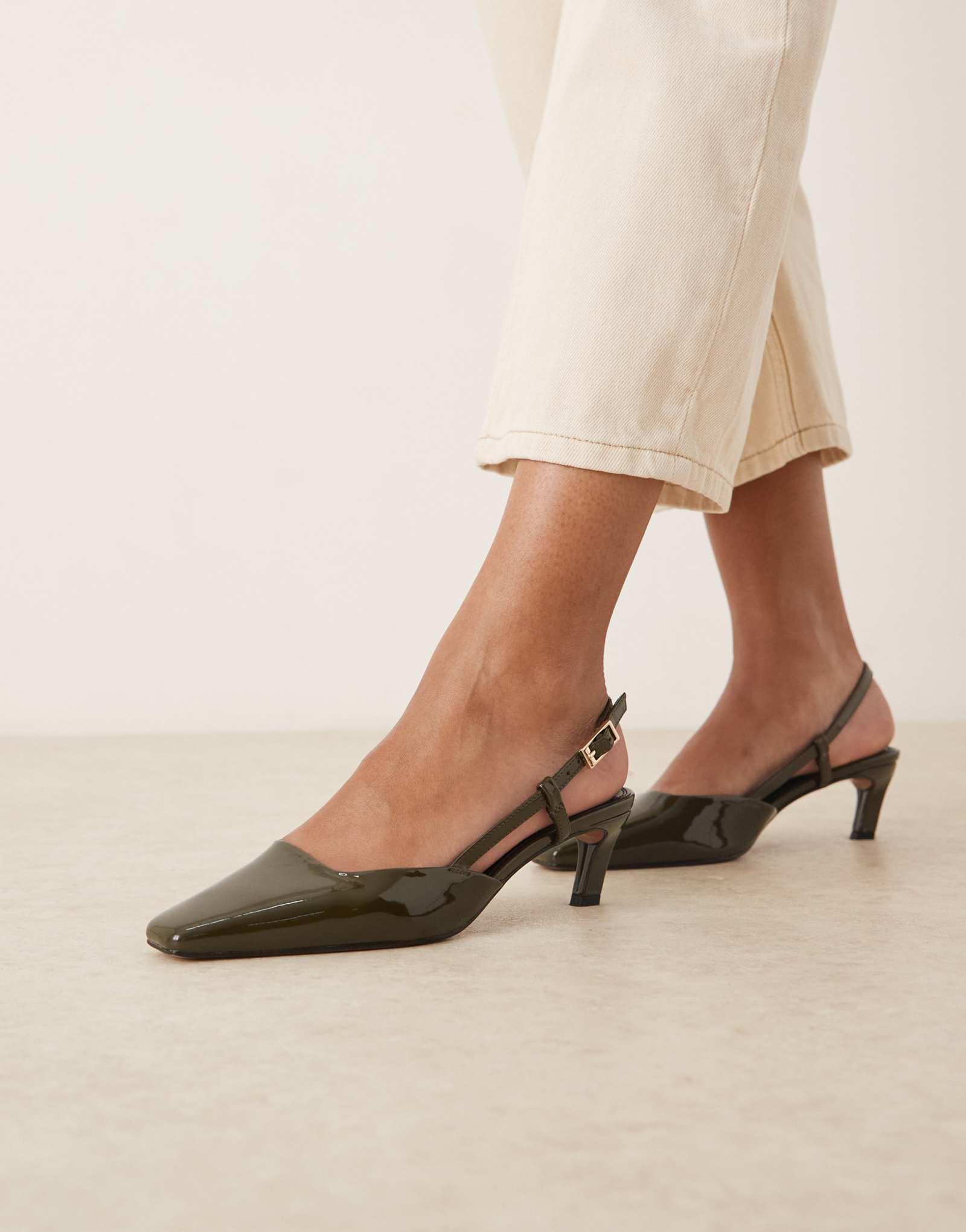 Туфли-лодочки на среднем каблуке ASOS DESIGN Shadow с острым носком из зеленой лакированной кожи