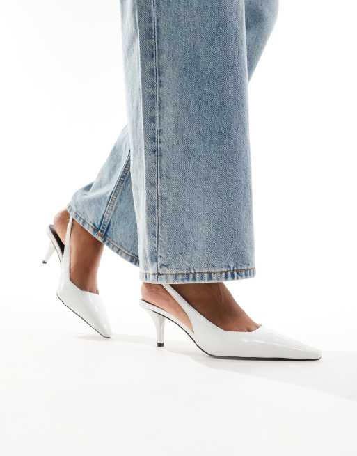 ASOS DESIGN – Shake – Vita krokodilskinnsmönstrade pumps med taxklack och hälrem