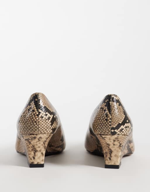 ASOS DESIGN Shakira wedge full pumps in snake, 4 of 5