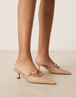 ASOS DESIGN - Shay - Mules in Beige mit Ringdetail und Kitten-Absatz-Neutral