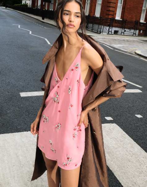 ASOS DESIGN Shift-Minikleid mit Schmucksteinen in Pink - view 1
