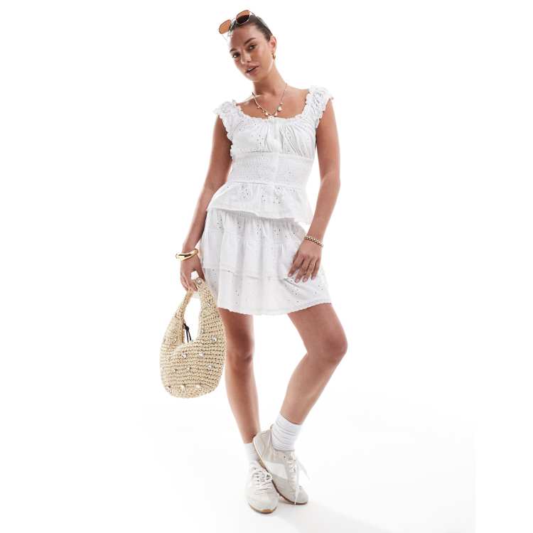 207801521-1-white?$n_750w$&wid