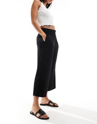 shirred waist cropped culotte pants in black