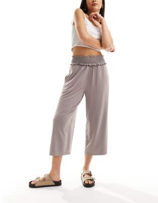 shirred waist cropped culotte pants in slate-Gray