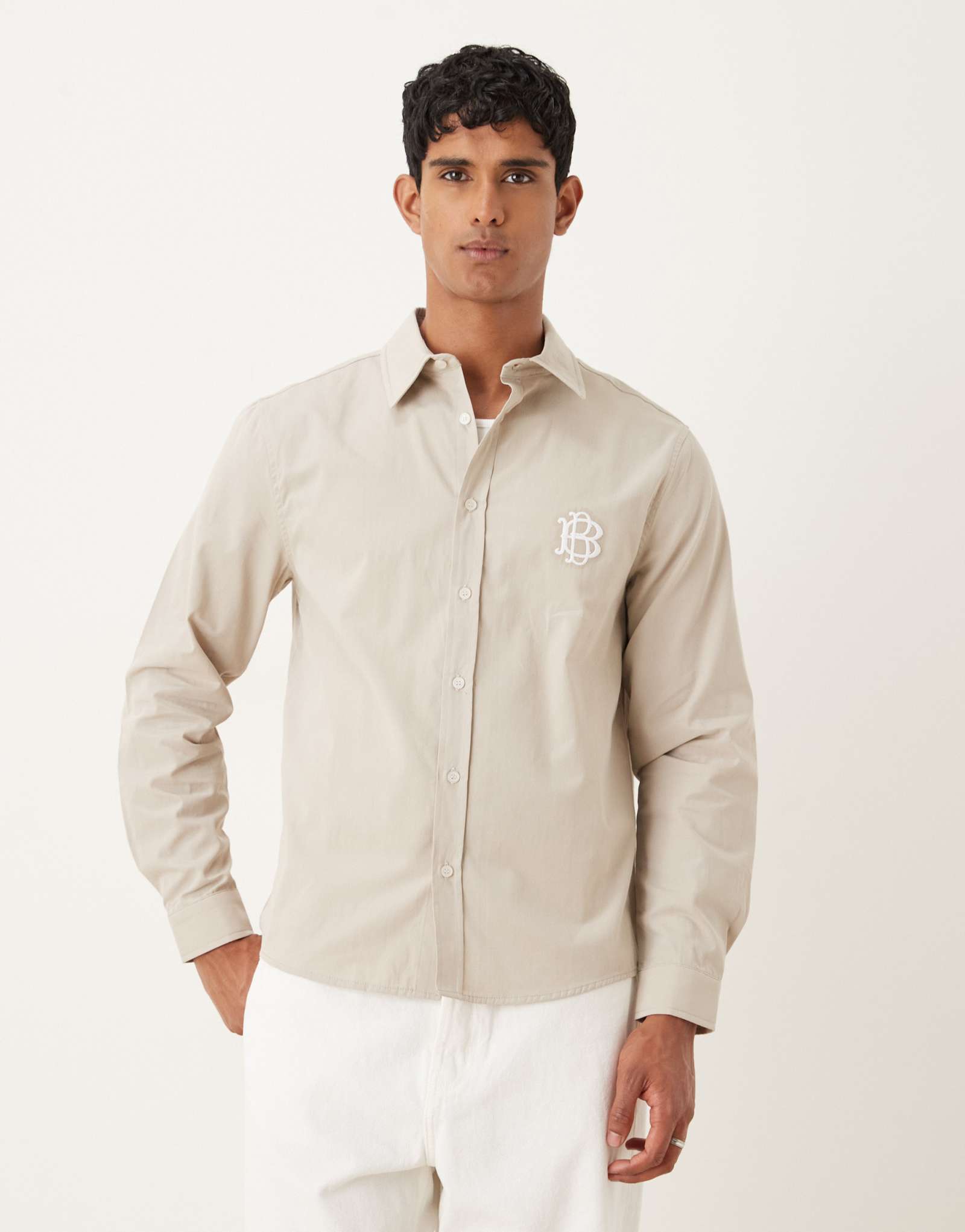 ДИЗАЙНЕРСКАЯ рубашка ASOS с вышивкой на груди из хлопкового поплина молочного цвета