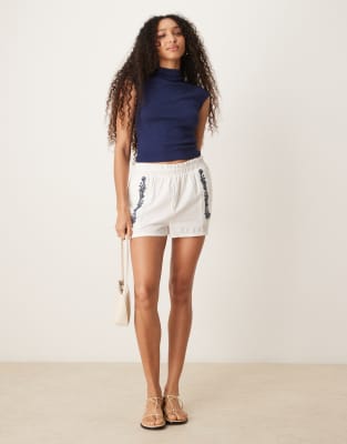 Short à enfiler à détails brodés - Blanc 40
