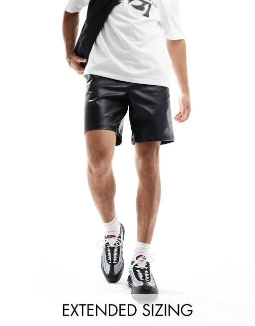 ASOS DESIGN - Short à pinces en similicuir - Noir