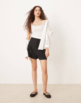 ASOS DESIGN - Short ajusté à taille haute - Noir | ASOS