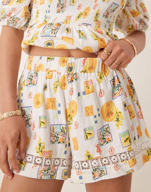 ASOS DESIGN - Short avec finitions en dentelle - Imprimé carte postale, 3 de 5