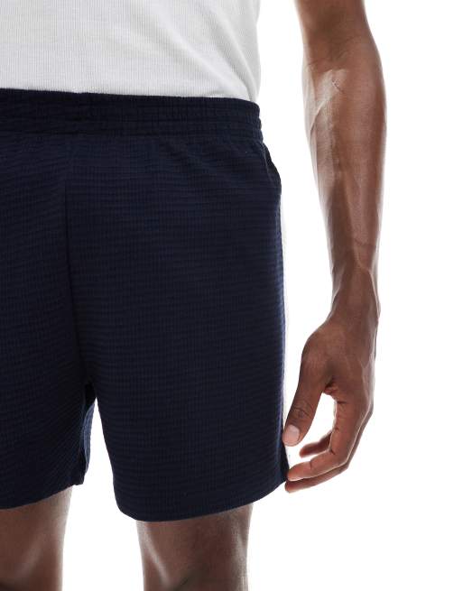 ASOS DESIGN - Short confort en tissu gaufré avec liseré contrastant - Bleu marine, 3 de 4